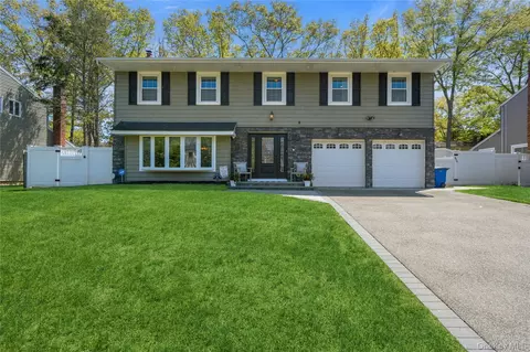 50 Abbot Rd, Smithtown, NY 11787