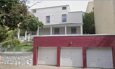 3225 30th St, Astoria, NY 11106