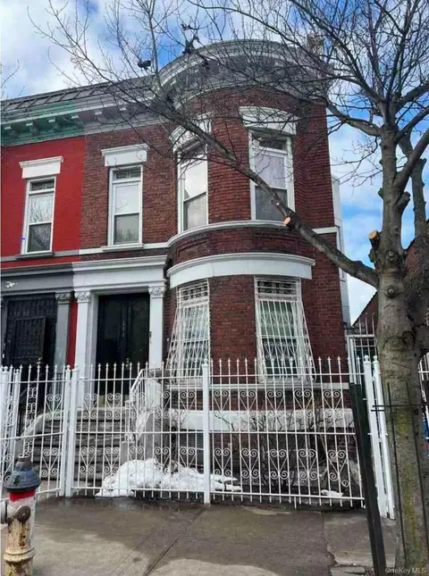 861 Manida St, New York, NY 10474