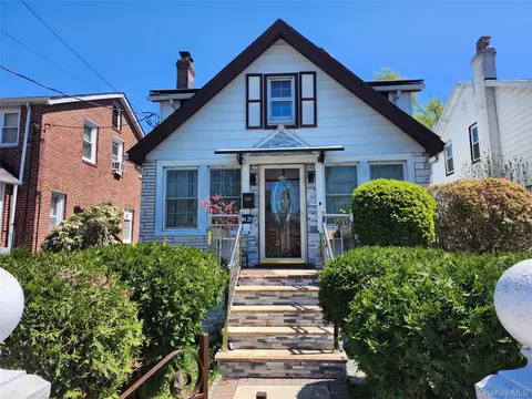 10429 214th St, New York, NY 11429