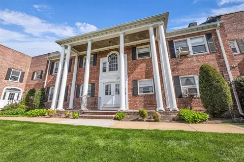 261 Central Ave #D1, Lawrence, NY 11559