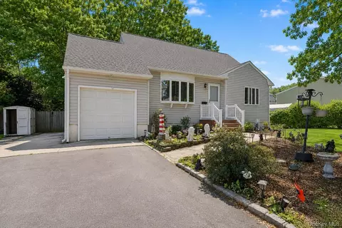 1241 Terry Rd, Ronkonkoma, NY 11779