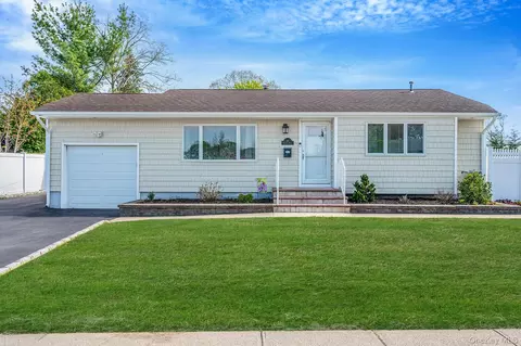 46 Sheldon Pl, Commack, NY 11725