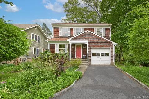 78 Lexington Dr, Cortlandt, NY 10520