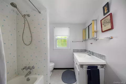 Bath - 31 Kingston Ave, Poughkeepsie, NY 12603 photo 2 of 2