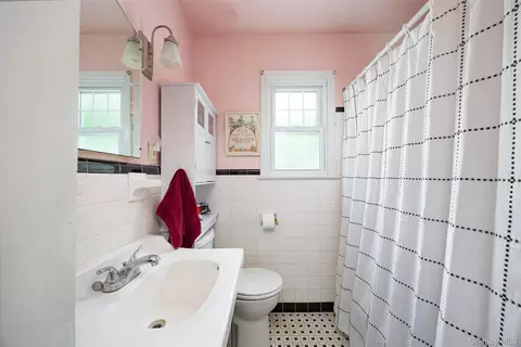 Bath - 31 Kingston Ave, Poughkeepsie, NY 12603 photo 1 of 2