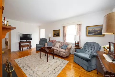 Living - 31 Kingston Ave, Poughkeepsie, NY 12603 photo 1 of 2