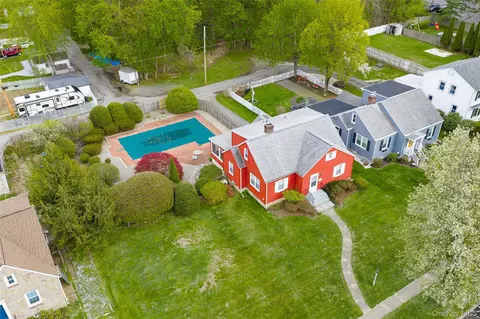 31 Kingston Ave, Poughkeepsie, NY 12603