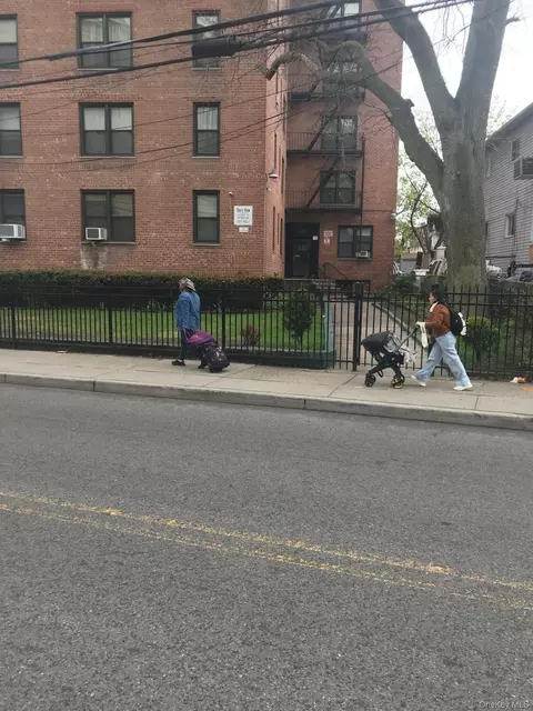 2287 Mott Ave #1A, New York, NY 11961