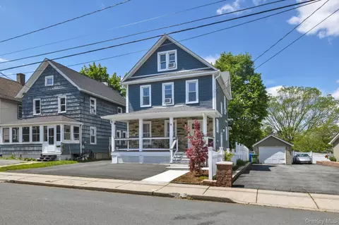 9 Chestnut St, Middletown, NY 10940
