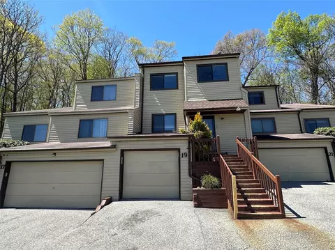 19 Butternut Ct, Highland Mills, NY 10930