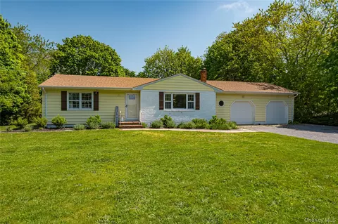 27 Sunset Ave, East Quogue, NY 11942