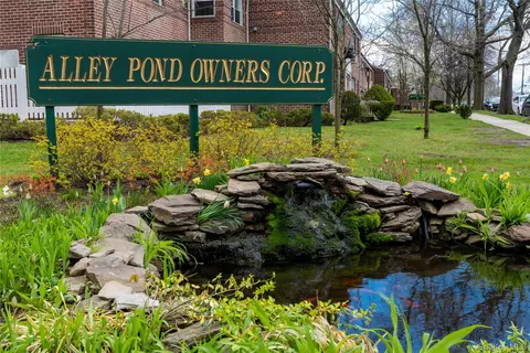 224-14 Kingsbury Ave #B, Oakland Gardens, NY 11364