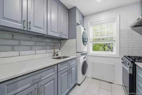 224-14 Kingsbury Ave #B, Oakland Gardens, NY 11364