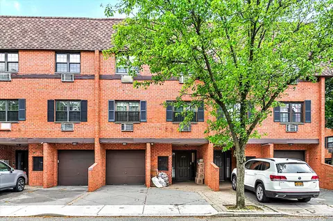 220-30 64th Ave #3, Oakland Gardens, NY 11364