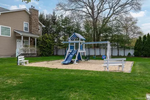 Exterior - 19 Terrace Ln, Patchogue, NY 11772 photo 7 of 8