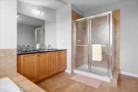 Bath - 19 Terrace Ln, Patchogue, NY 11772 photo 2 of 3