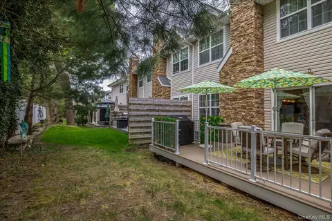 Exterior - 19 Terrace Ln, Patchogue, NY 11772 photo 5 of 8