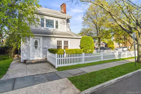 41 Rhodes St, New Rochelle, NY 10801