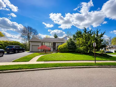 1 Rose Ln, East Rockaway, NY 11518