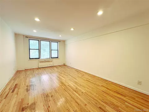 270 N Broadway #2HI, Yonkers, NY 10701