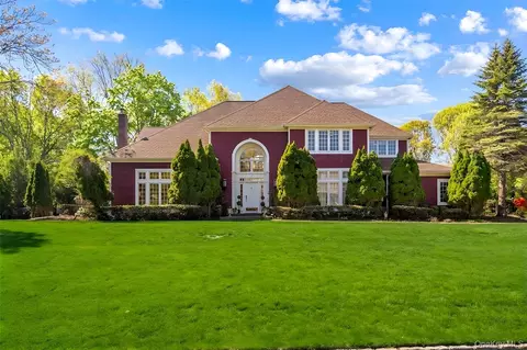 8 China Ln, Setauket, NY 11733