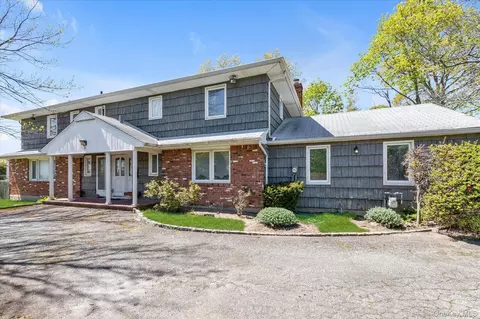 97 Birch Ln, Woodmere, NY 11598