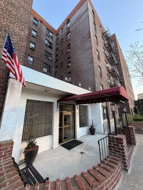 71-11 Yellowstone Blvd #4B, Forest Hills, NY 11375