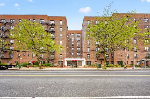 71-11 Yellowstone Blvd #4B, Forest Hills, NY 11375