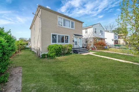 95 Wellesley St, Hempstead, NY 11550