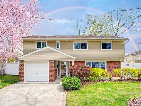 8 Central Park Rd, Plainview, NY 11803