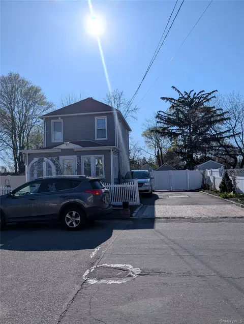 42 3rd Ave, Huntington Station, NY 11746