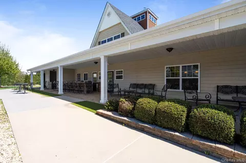 Exterior - 156 Stoneleigh Dr, Riverhead, NY 11901 photo 8 of 11