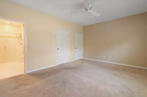 Bedroom - 156 Stoneleigh Dr, Riverhead, NY 11901 photo 3 of 7