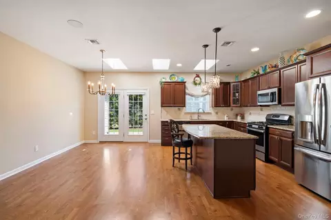 Kitchen - 156 Stoneleigh Dr, Riverhead, NY 11901 photo 7 of 7