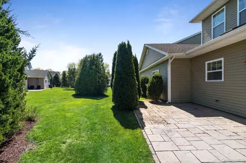 Exterior - 156 Stoneleigh Dr, Riverhead, NY 11901 photo 4 of 11