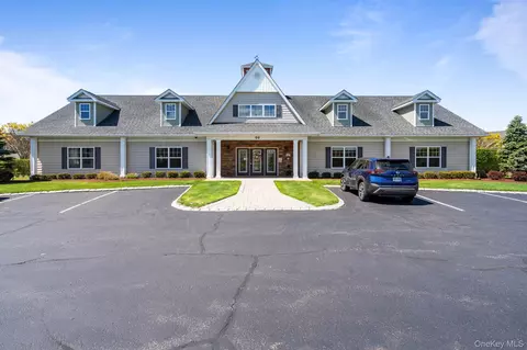Exterior - 156 Stoneleigh Dr, Riverhead, NY 11901 photo 6 of 11