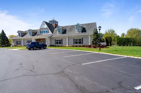 Exterior - 156 Stoneleigh Dr, Riverhead, NY 11901 photo 7 of 11