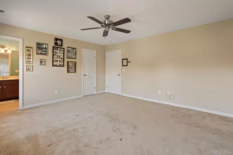 Bedroom - 156 Stoneleigh Dr, Riverhead, NY 11901 photo 7 of 7