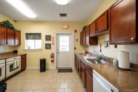 Other - 156 Stoneleigh Dr, Riverhead, NY 11901 photo 9 of 11