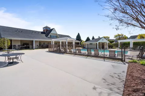 Exterior - 156 Stoneleigh Dr, Riverhead, NY 11901 photo 11 of 11