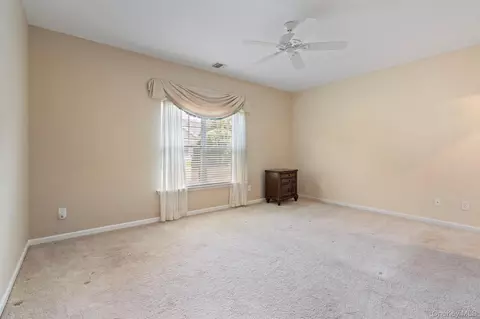 Bedroom - 156 Stoneleigh Dr, Riverhead, NY 11901 photo 1 of 7