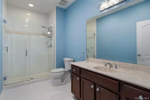 Bath - 156 Stoneleigh Dr, Riverhead, NY 11901 photo 1 of 3