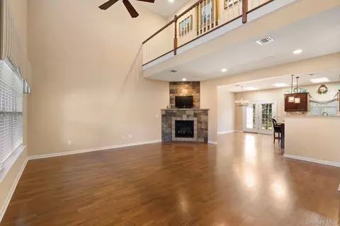Living - 156 Stoneleigh Dr, Riverhead, NY 11901 photo 2 of 5
