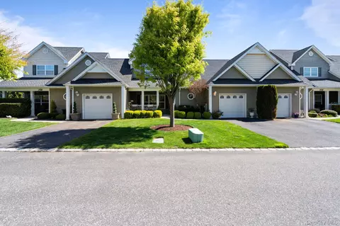Exterior - 156 Stoneleigh Dr, Riverhead, NY 11901 photo 3 of 11