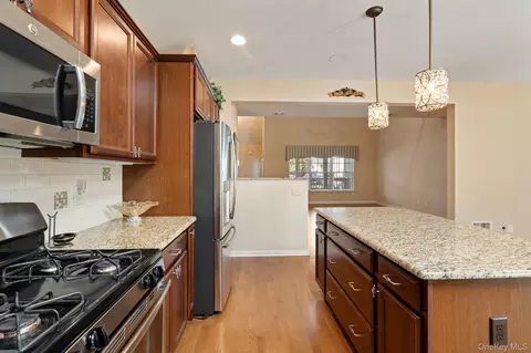 Kitchen - 156 Stoneleigh Dr, Riverhead, NY 11901 photo 6 of 7