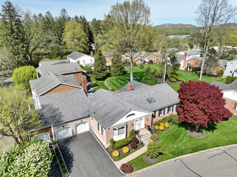 52 Jefferson Ln, Clarkstown, NY 10956