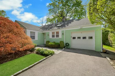 9 Leslie Pl, New Rochelle, NY 10804