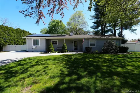 165 Randall Rd, Shoreham, NY 11786