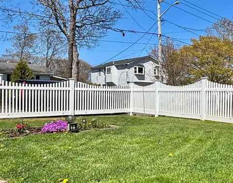 Exterior - 228 Patchogue Ave, Mastic, NY 11950 photo 5 of 6